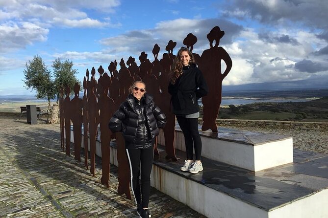 Tour Évora and Alentejo in a private tour - Praça do Giraldo and the Convent of Graça: details your guide will catch