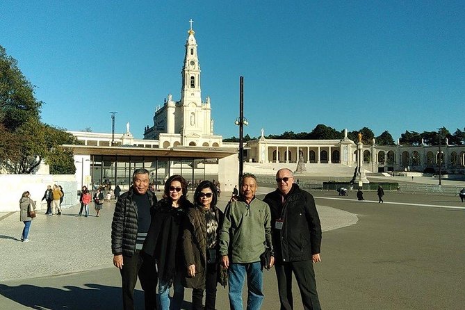 Tour Fátima Batalha Nazaré and Óbidos - Fátima Basilica: Mass Time at a Major Marian Shrine