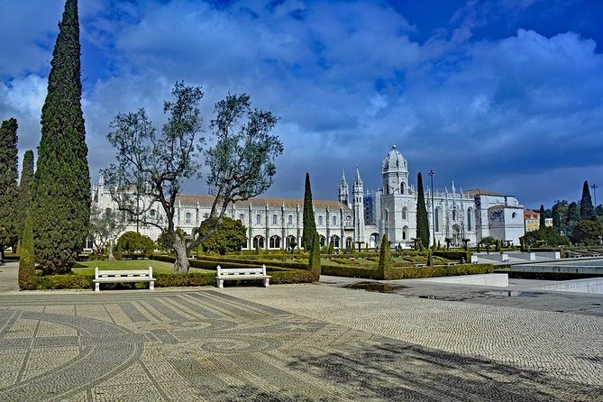 Tour in Italian of Belém - Padrão dos Descobrimentos: connect the monuments to the people