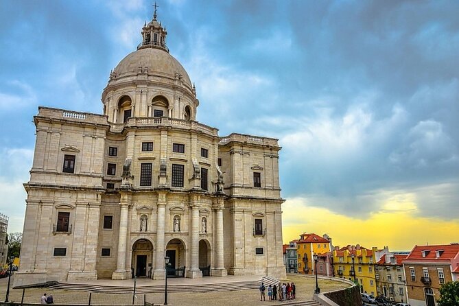 Tour in Lisbon (highlights), Cristo Rei and Belém. - Praça do Marquês de Pombal and Praça do Comércio: Lisbon’s big geometry