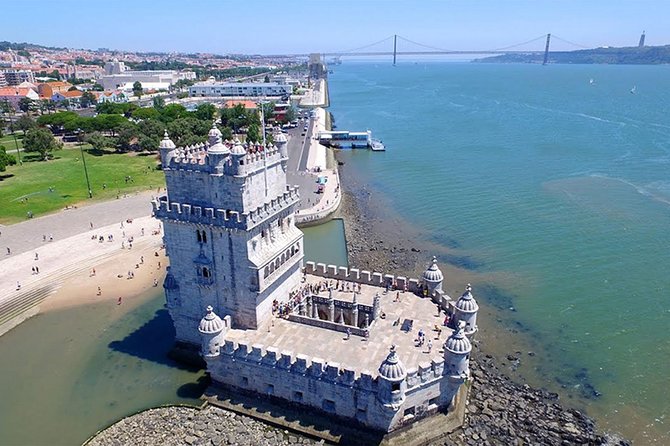 Tour LISBON (full day) - Calle Rosa de Lisboa: a short walking moment with character