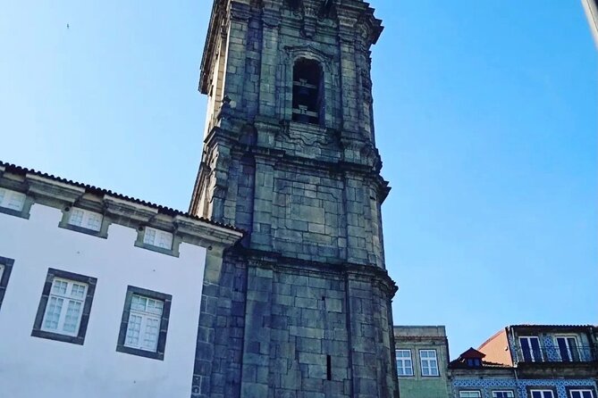 Transport Lisbon/Porto Porto/Lisbon with 2 optional stops - Aveiro and Costa Nova: Waterways and Easy Motion