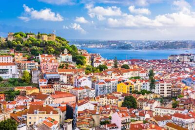 Travel to the Medieval part of Lisbon by Tuk Tuk - Sé Cathedral First: A Photo Stop With Real Orientation