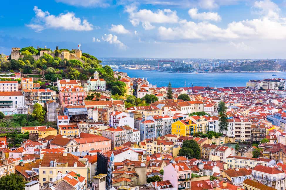 Travel to the Medieval part of Lisbon by Tuk Tuk - Sé Cathedral First: A Photo Stop With Real Orientation