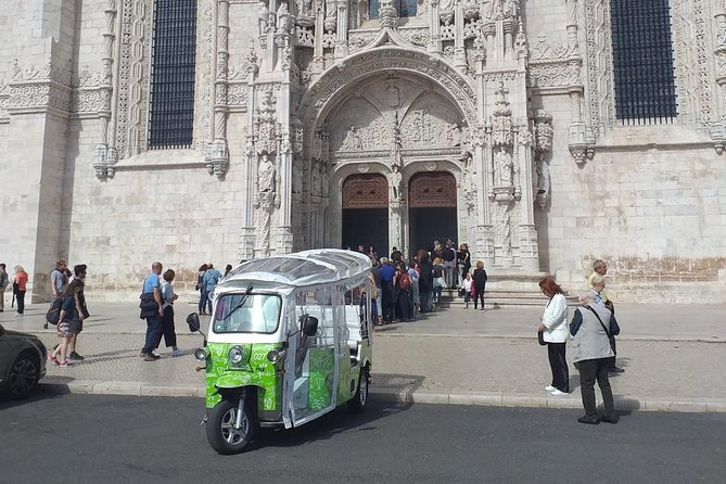 Tuk-tuk Bethlehem: An adventure DE tuk tuk you will never forget - Monument to the Discoveries: Infante D. Henrique in stone-caravel form
