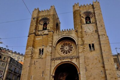 Tuk tuk experience through the historic neighborhood of Alfama - Two Miradouros: Portas do Sol and Senhora do Monte