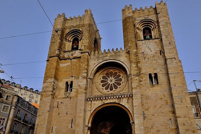 Tuk tuk experience through the historic neighborhood of Alfama - Two Miradouros: Portas do Sol and Senhora do Monte