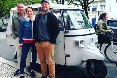 Tuk tuk Lisbon a discovery à la carte without fatigue. Lisbon differently.01 - Start Smart at Hard Rock Cafe (and Why That’s Helpful)