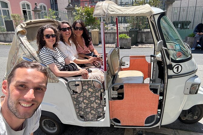 Tuk-Tuk Lisbon: Alfama, Viewpoints & Local Flavors - Stop 5: Igreja de São Roque for an inside-surprise