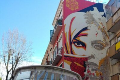 Tuk Tuk Lisbon: Exploring Urban Art - Sidewalk of Santa Apolónia: Pichi&Avo’s tag-to-statue feeling