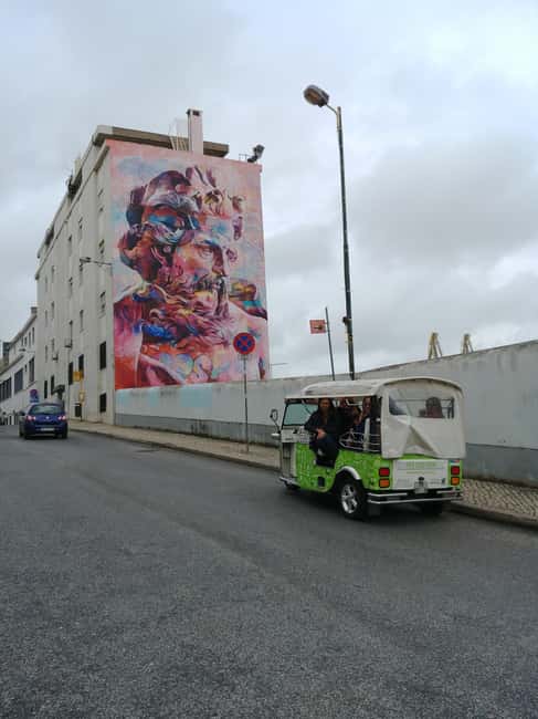 Tuk Tuk Lisbon: Street Art 2-Hour - Meeting the Guides: Storytelling That Brings Murals to Life