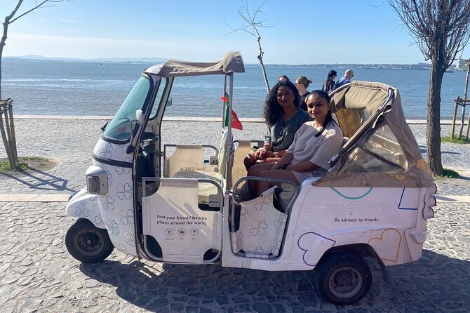 Tuk-Tuk Lisbon Tour 1 - 3hours - Miradouro da Senhora do Monte: the higher-hill panorama
