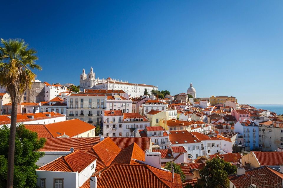 Tuk Tuk Old Lisbon Tour 1,5h - Alfama: narrow streets, old-world atmosphere, and photo-friendly pauses