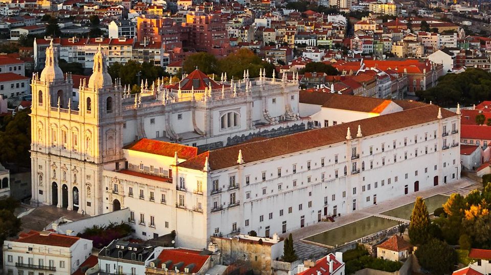 Tuk Tuk Old Lisbon Tour 1,5h - The guides: clear explanations make the whole route feel easier