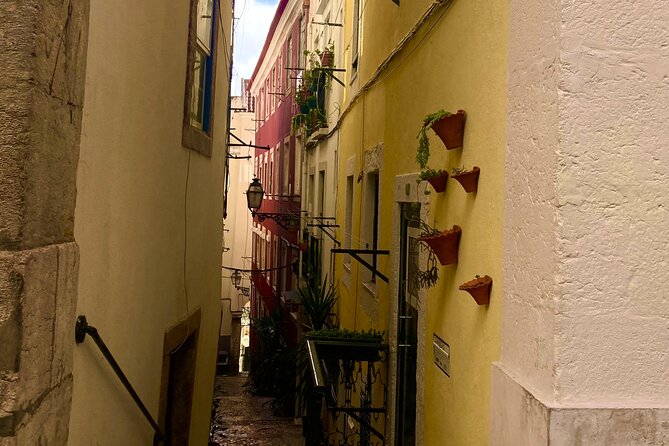 Tuktuk adventure through Lisbon - Entering the Tuktuk: Comfort, Photos, and a Realistic Pace
