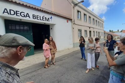 Urban winery tour, premium tasting flight & tapas - From grape to glass: what the winemaker teaches you on the tour