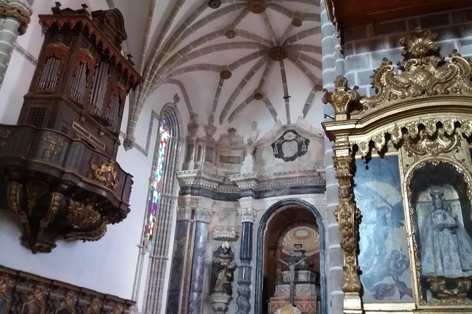 Walled City of Évora’s Highlights & Traditions Tour - Évora’s walled lanes: culture first, shopping last