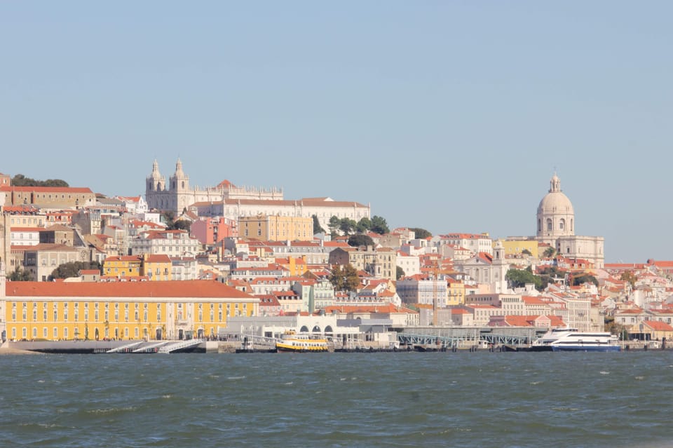 ⛵Bluemotion Lisbon⛵: Sunset sailing tour in Tagus River - Drinks, Snacks, Music, and Blankets: The Comfort Stuff That Matters